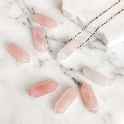 Ocelový náhrdelník Enrica, amulet Růženín, chirurgická ocel