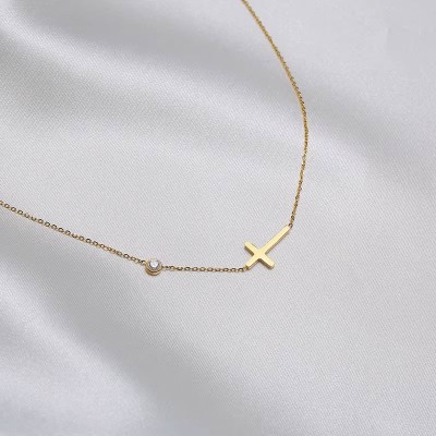 Náhrdelník s křížkem a zirkonem Dorothea Gold